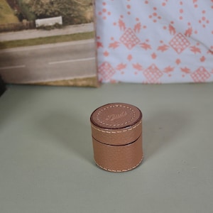 Custodia per polsino con borchie in pelle rotonda vintage
