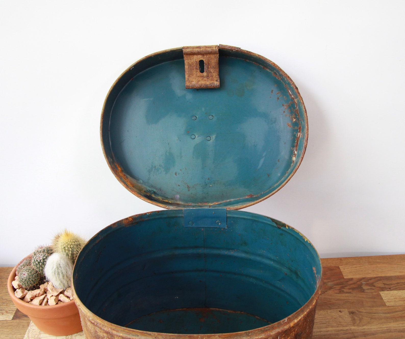 A Vintage Rustic Metal Hat Box Old Hat Box Old Tin Hat Box Etsy UK