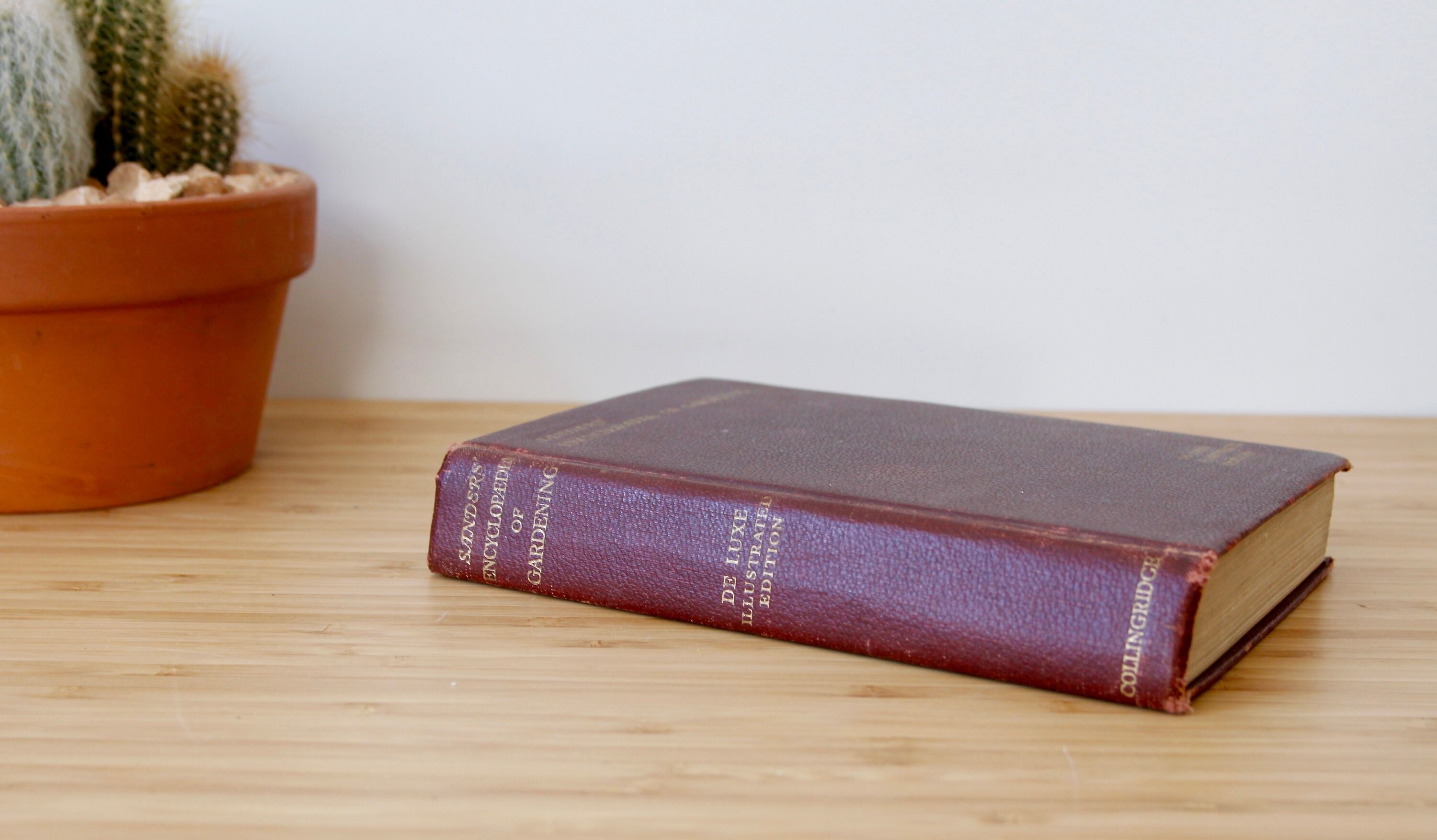 Vintage Sanders Encyclopaedia Of Gardening Book Display Books Vintage Garden Books Old Garden Books Encyclopaedia Of Gardening - 
