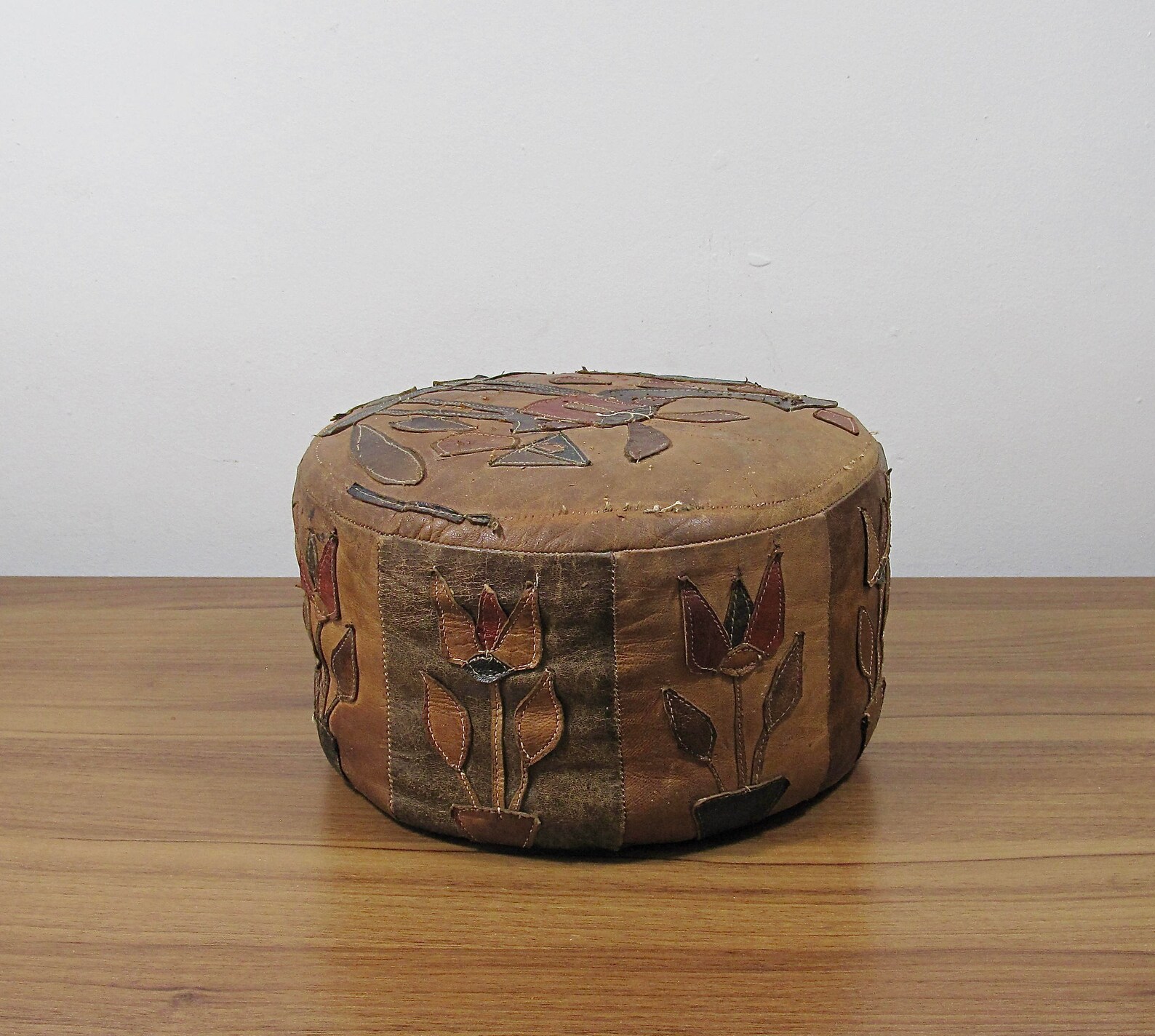 Vintage kleine rustikale Leder Fuß Hocker altes Leder Pouffe | Etsy