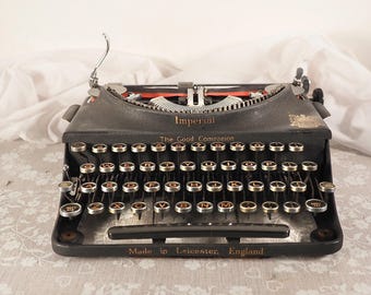 Vintage Imperial Good Companion Typewriter in Fantastic Condition
