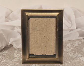 Vintage Gold Coloured Photo Frame: Small Ornate Picture Frame