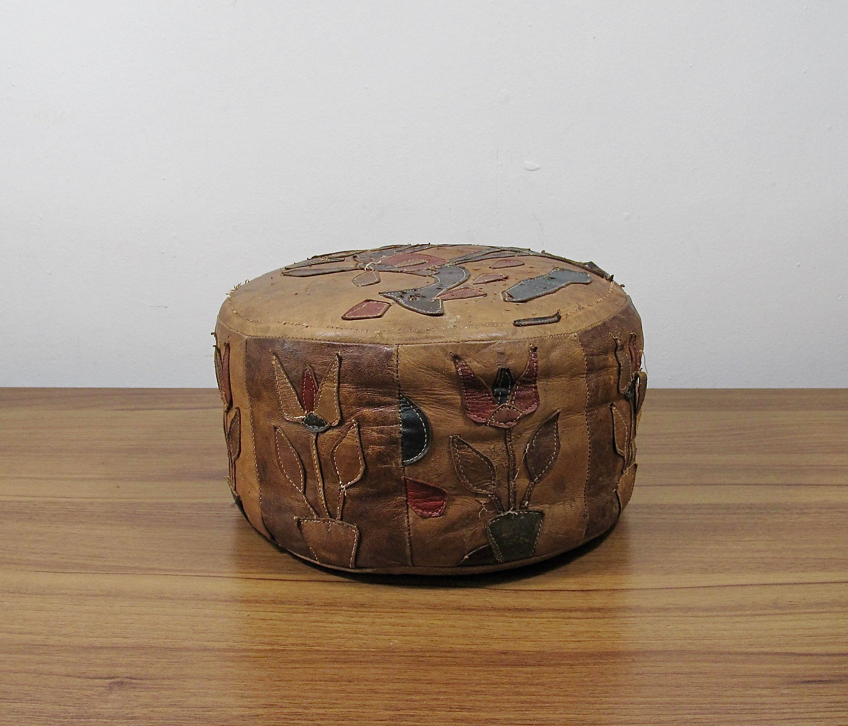 Vintage kleine rustikale Leder Fuß Hocker altes Leder Pouffe | Etsy