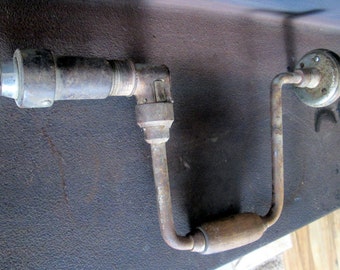 Taladro de mano antiguo