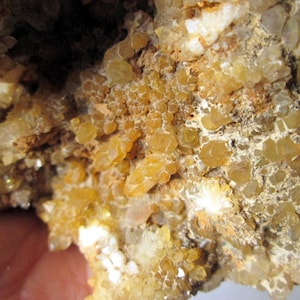 Druzy Quartz Crystal cluster. Mini Quartz. Yellow Quartz.