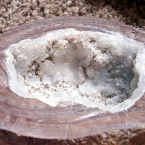 Geoded Thunder egg stone quartz image 2