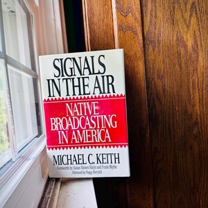 1995 Signals in the Air Native Broadcasting in America door Michael C. Keith, eerste editie