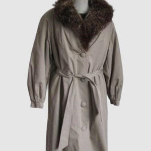Women&#39;s Sz 6/8 SALE Raincoat with Raccoon Fur Collar & Lining SUPERB