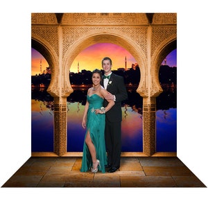 Cenário árabe com arco de mosaico, decoração para festa de rainha ou princesa, lindo pôr do sol, cenário fotográfico de jasmim