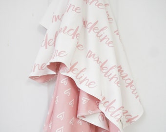 Couverture personnalisée pour bébé en coton bio - Impression réversible nom et coeurs