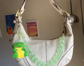 Cadena para bolso de peluche acrílico con forma de mini rana verde