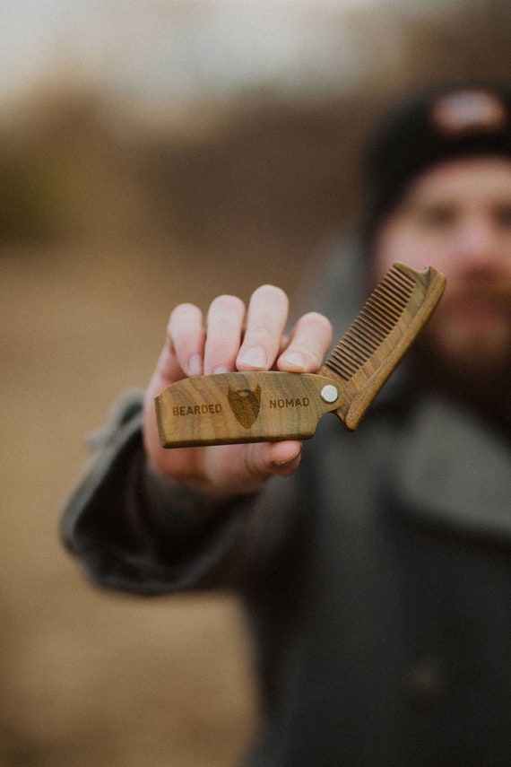 how to comb a beard straight