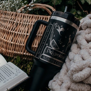 Fourth Wing 40oz Tumbler | Violet's Bookshelf Engraved Drinkware for Fantasy and Romantasy Readers