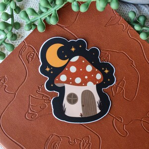 Sticker imperméable maison de fée champignon effrayant d'Halloween | Sticker fantaisie lune Sticker bouteille d'eau | Sticker coeur cottage | 3"x2,6"
