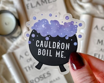 Cauldron Boil Me pegatina impermeable / Una pegatina de la Corte de Espinas y Rosas / Etiqueta engomada del ordenador portátil ACOTAR / Calcomanía de libro / 2.5"x2.4"