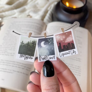 Pegatina impermeable para Kindle Maasiverse Wanderlust / Night Court ACOTAR / Crescent City / Throne of Glass / SJM / Bookish Gift / 1,7" x 3"