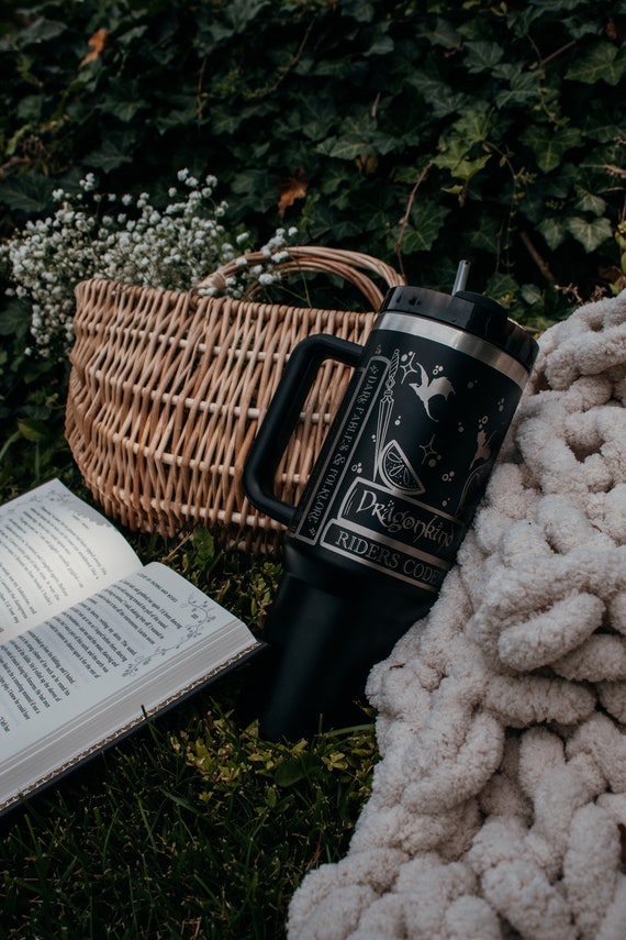 Fourth Wing 40oz Tumbler | Violet's Bookshelf Engraved Drinkware for Fantasy and Romantasy Readers