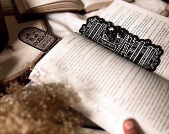 Marcador de la Cuarta Ala / Marcador troquelado de la estantería de Violet para lectores de fantasía y romance, y fanáticos de Rebecca Yarros