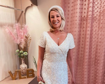 Suknia ślubna z cekinami i koronką w kolorze kości słoniowej z lat 60., Emma Domb, Wielka Brytania 10/12