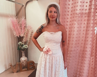 Pink Lace Strapless Prom Dress, Perfect for a Vintage Bridesmaid. Pastel Baby Pink Rose Detail UK size 8 US size 4/6