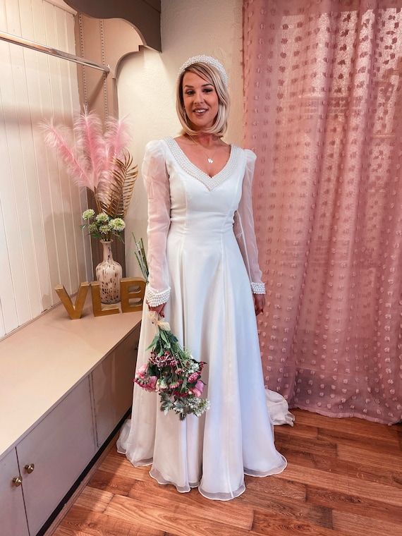 chinese dress ladies Ivory Long Sleeves Fully Lace A-Line Keyhole Back Vintage Wedding Dresses, CW0351 US0 / As Pic main image 0