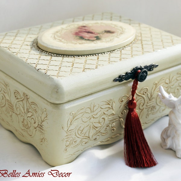 Elegant Jewelry box with roses, beautiful cottage chic box for women, birthday gift best friend, shabby unique gift for mother, wife or aunt