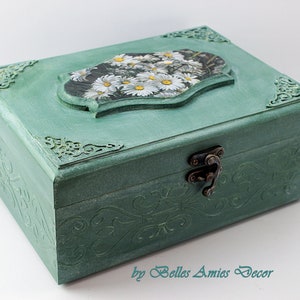 Daisy tea box, wooden jewelry box, elegant gift for woman, green keepsake box, treasure box flowers, cute birthday gift mother