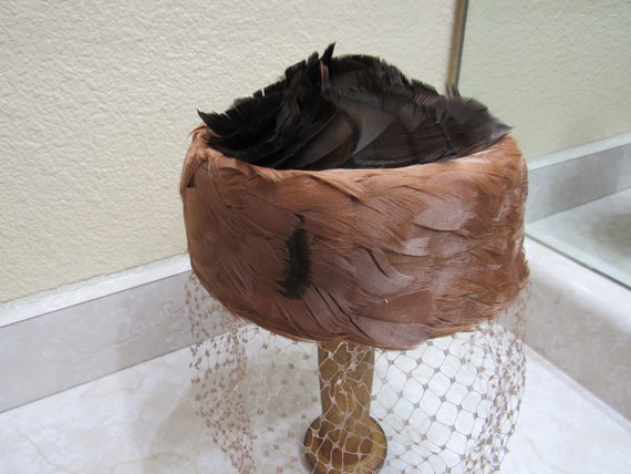 1960s Brown Feather Pillbox Hat with Tan Veil - image 2