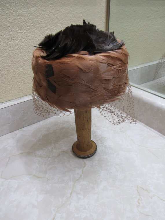 1960s Brown Feather Pillbox Hat with Tan Veil - image 4