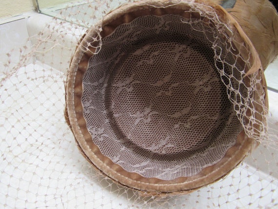 1960s Brown Feather Pillbox Hat with Tan Veil - image 6