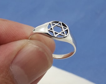 925 Anillo de estrella judía delicada, estilo anillo de sello