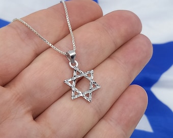 A sparkling star of David necklace, 925 sterling silver Jewish star