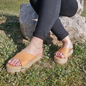 Espadrilles Sandalen, Leder Sandale Frau Flatform, Criss Cross Sandalen, Plateau Sandalen Schuhe Natur / Schwarz / Rose Gold.