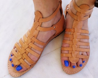 Sandalias de gladiador de cuero hechas a mano: zapatos planos de tiras de la antigua Grecia