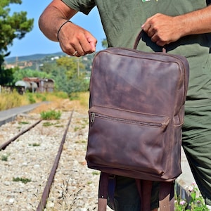 Studentenrugzak - laptoprugzak van volnerf leer, uniseks 15-inch laptoprugzak, kantoortas handgemaakt in Griekenland, rugzak als cadeau