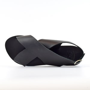 NEMESIS Sandalen: Schwarze Ledersandalen, Criss Cross Sandalen, Slingback Flache Ledersandalen für Frauen, Handgemachte griechische Sandalen.
