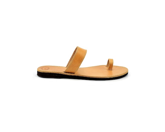 Ancient Greek Sandals for Women, Flat Leather Sandals, Toe Ring Sandals, Full Grain Leather Sandals Handmade by LeatherStrata. Ancient Greek Sandals for Women, Flat Leather Sandals, Toe Ring Sandals, Full Grain Leather Sandals Handmade by LeatherStrata.