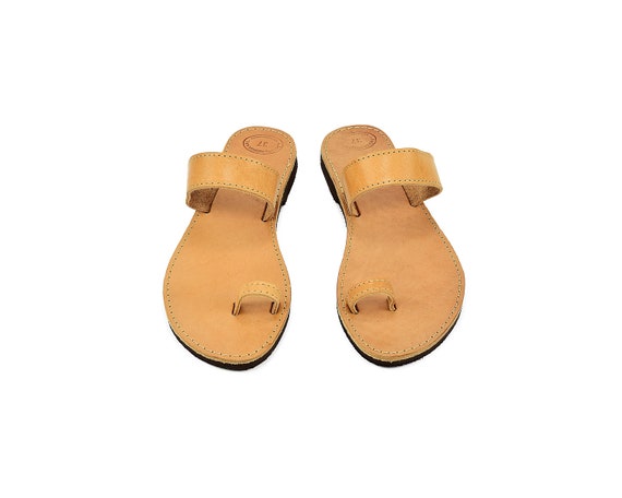 Sandalias de cuero con aro para el dedo del pie, griegas antiguas