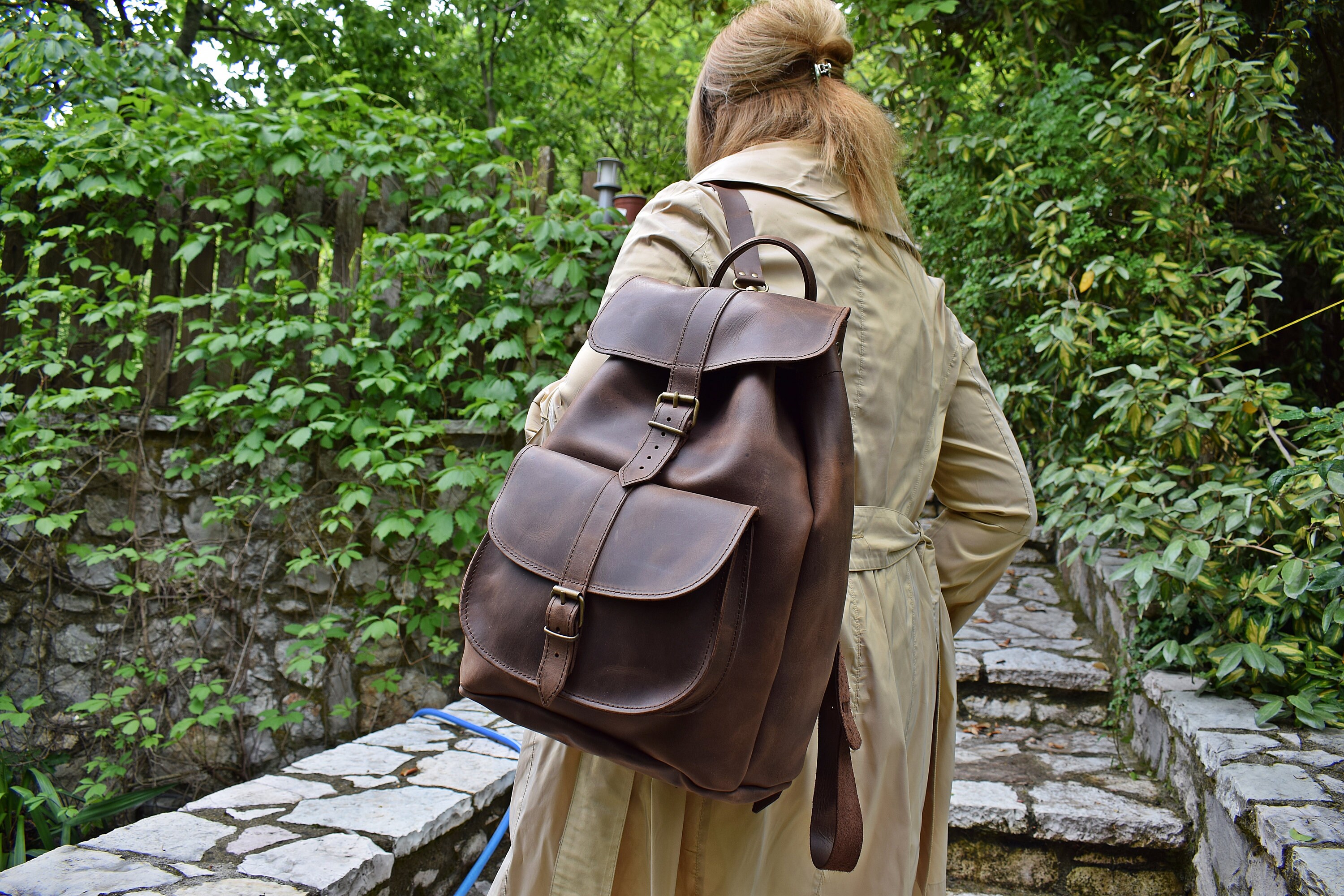 Distressed Leather Backpack: Extra Large Full Grain  display picture 1