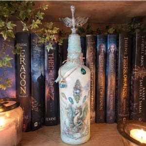 Handgefertigte Fantasy-Drachenflaschenkunst: Mystisches Bücherregal-Ornament (Türkis-Thema)