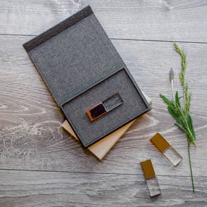 20 Crystal Glass USB 3.0 with Charcoal Linen USB Box