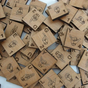 Płytki do Scrabble w języku migowym ASL z drewna olchowego