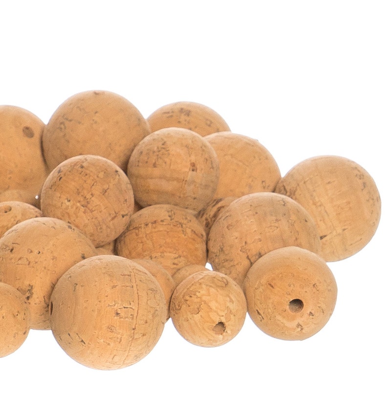 Mixed sizes Cork beads natural
