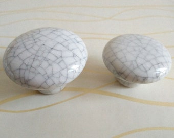 Kitchen Cabinet Knobs / Dresser Drawer Pulls Knob Handles / White Ceramic Knobs / Drawer Knobs / Porcelain Crackle Door Knob Handle Hardware