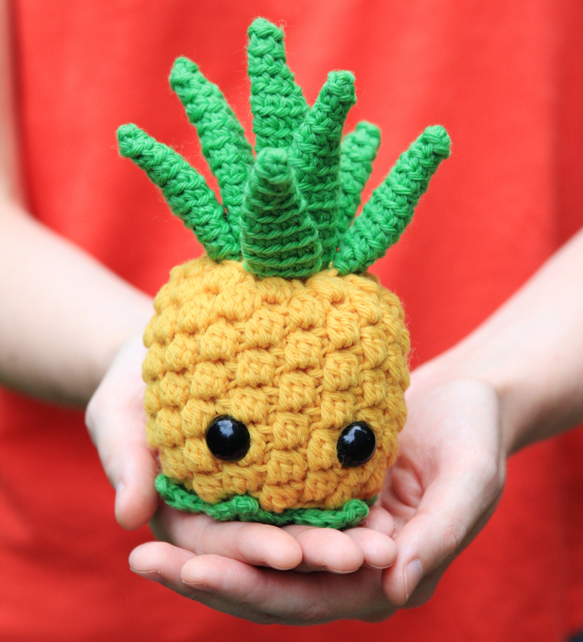 Questo adorabile peluche di ananas oversize è super morbido e soffice Questo adorabile peluche di ananas oversize è super morbido e soffice