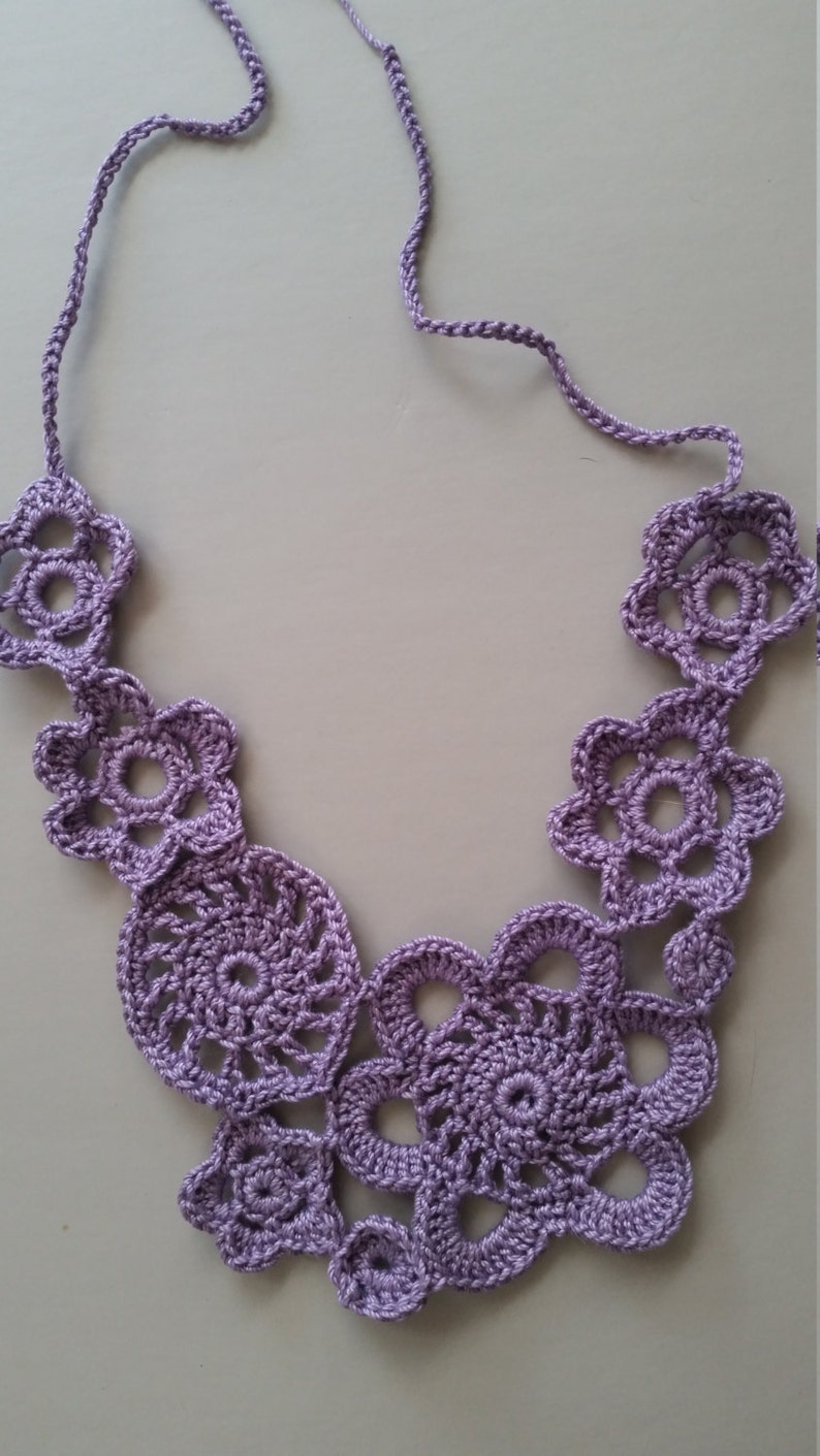 8 Flower & Cricle Necklaces Crochet Pattern