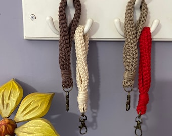 Wristlet keychain handmade crochet. 100%cotton Lion brand 24/7
