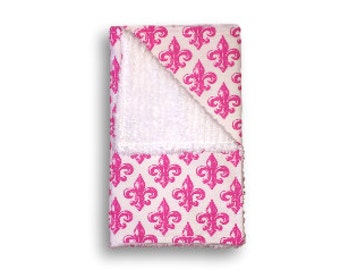 Paño para eructar "Flor de lis rosa fucsia" ~ Bebé/Niño pequeño/Babia//Lirio//NOLA//Nueva Orleans//Santos//Flor//Flor de lis//Blanco