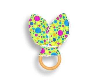 Anillo de dentición de madera natural <<¡Lo último en lunares!>> ~ Bebé/Juguete de dentición/Orejas de conejo/Lunares/Morado/Rosa/Verde/Verde neón/Amarillo/Azul