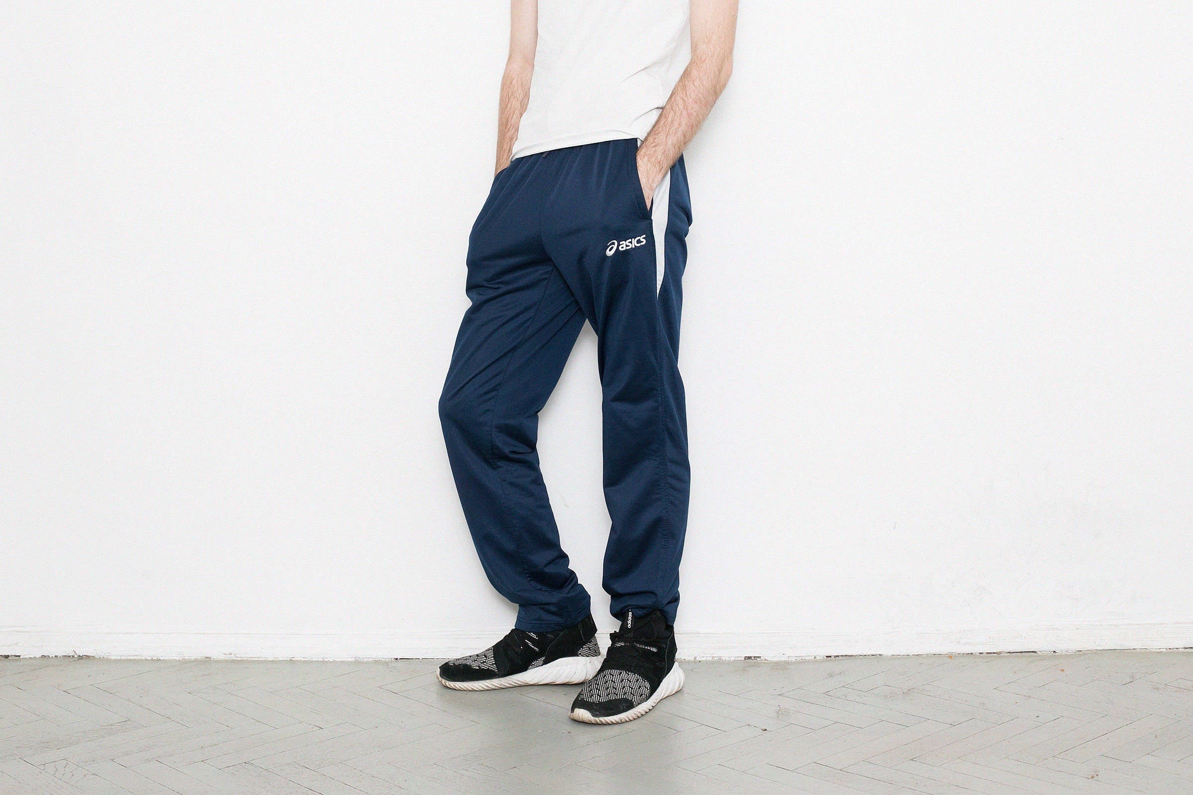 Buy Black Track Pants for Men by ASICS Online | Ajio.com